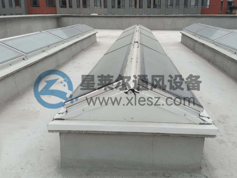 三角型电动采光排烟天窗